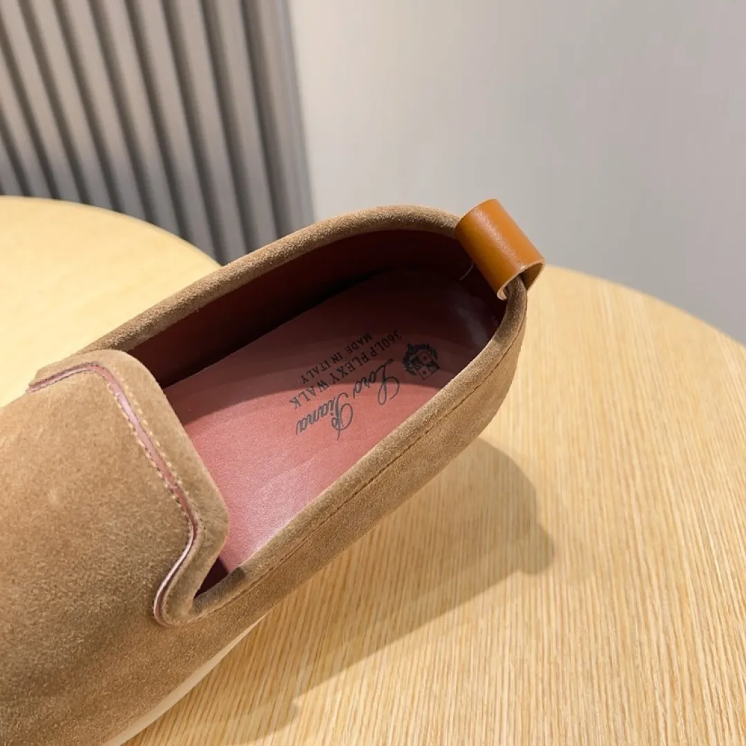 Men's shoes 400💰[loro piana] 2025 new moccasins, popular casual sneakers for street men. The shoes are made of first-layer suede leather uppers with rubber soles, a classic. The complex craftsmanship and meticulous structure make the shoes light and soft, allowing you to walk comfortably and freely. Perfect for summer wear. Yardage: 38-45.